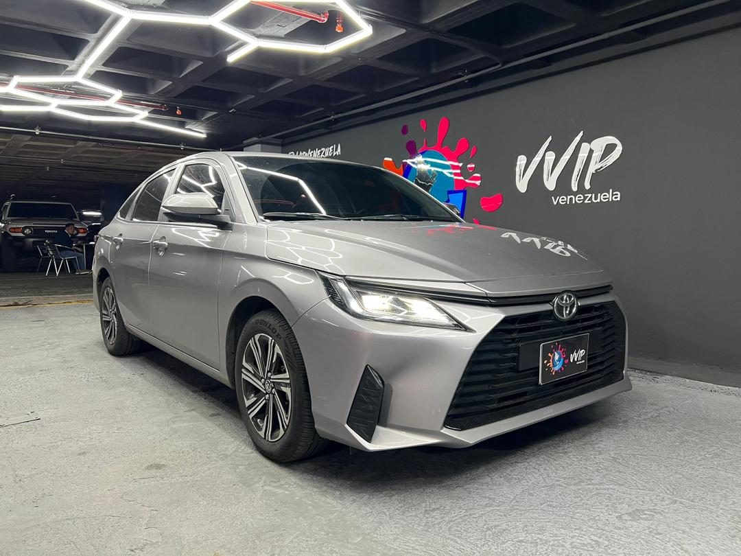 Toyota Yaris 2023 Plateado Caracas