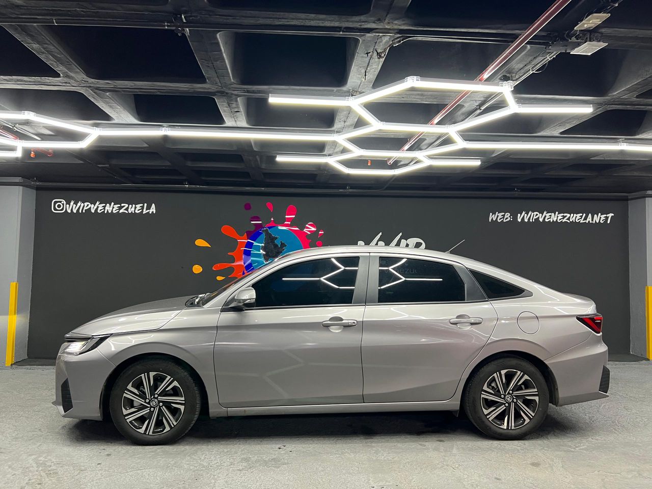 Toyota Yaris 2023 Plateado Caracas