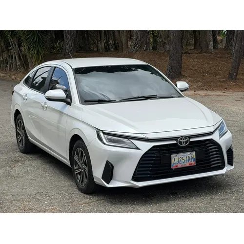 Toyota Yaris E 2024 Blanco Caracas