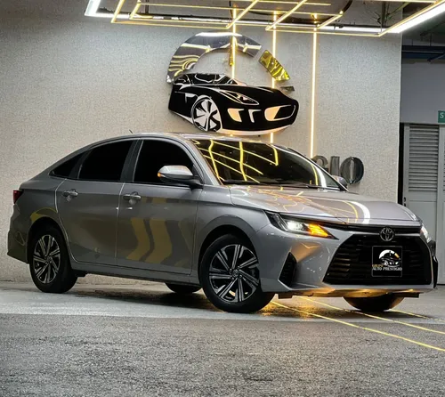 Toyota Yaris E 2024 Plateado Caracas