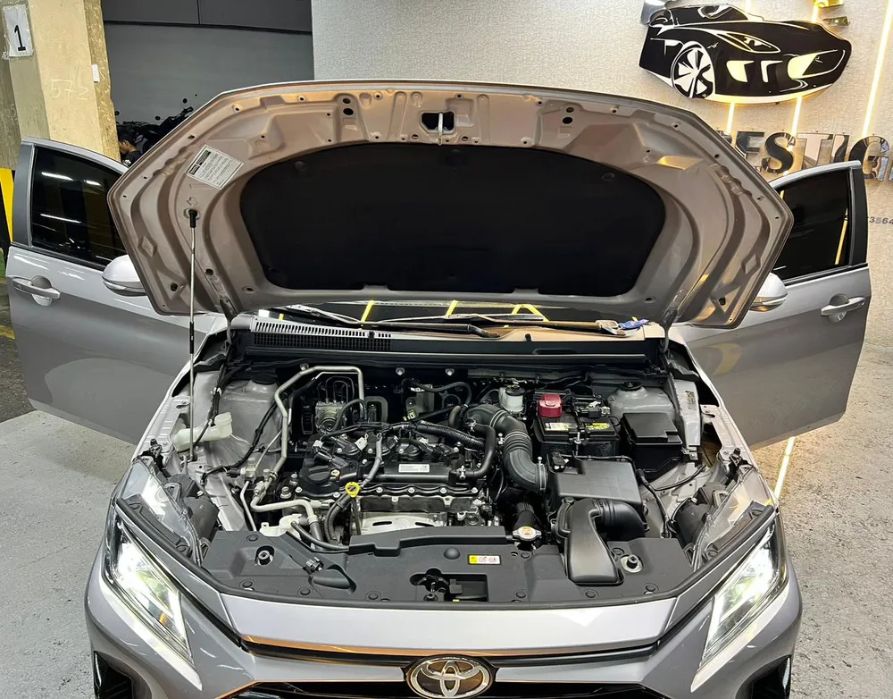 Toyota Yaris E 2024 Plateado Caracas