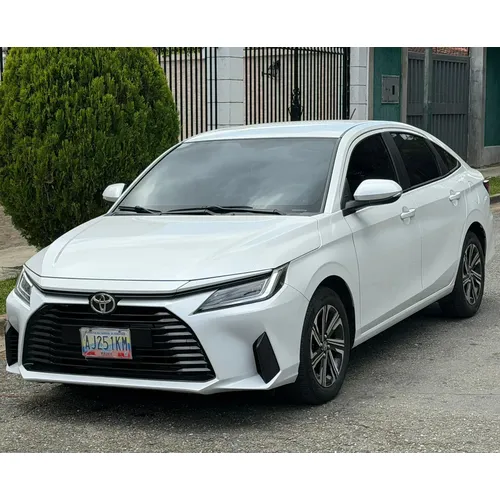 Toyota Yaris E 2024 Blanco Caracas