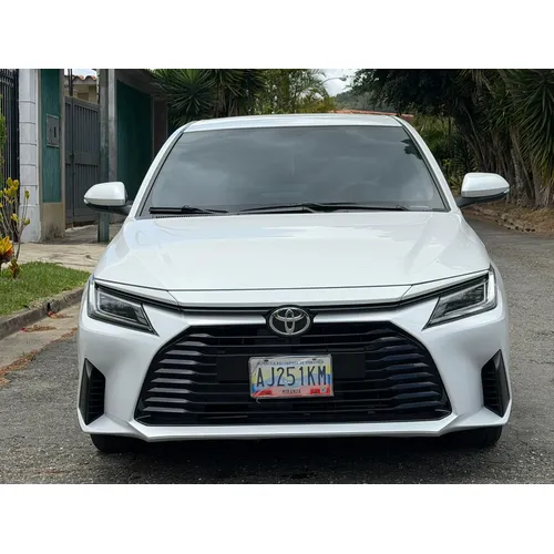 Toyota Yaris E 2024 Blanco Caracas