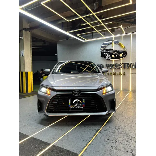Toyota Yaris E 2024 Plateado Caracas