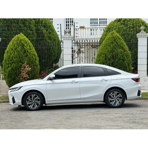 Toyota Yaris E 2024 Blanco Caracas