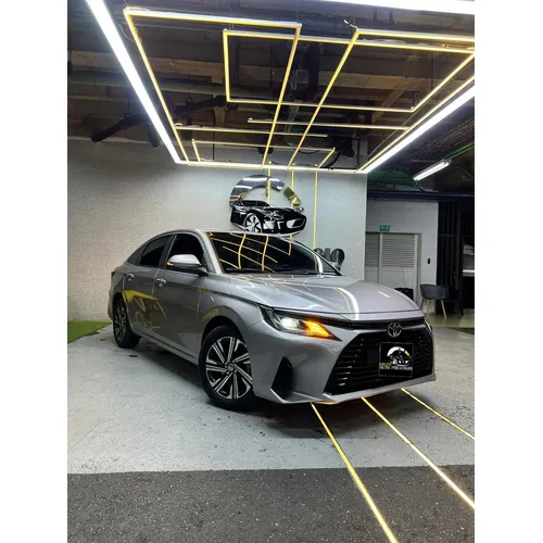 Toyota Yaris E 2024 Plateado Caracas