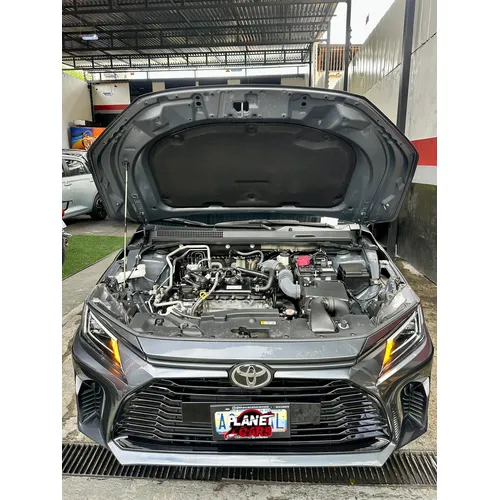 Toyota Yaris E 2024 Gris Caracas