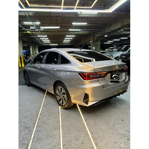 Toyota Yaris E 2024 Plateado Caracas