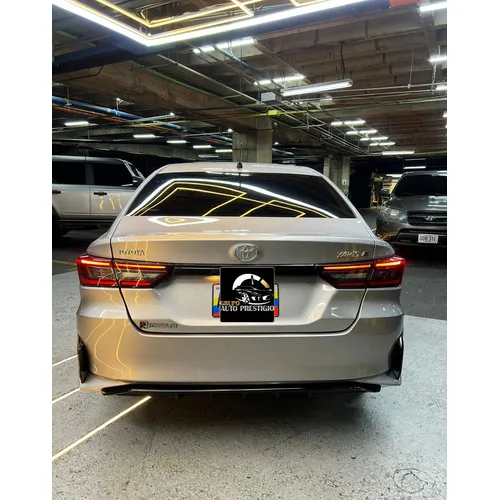 Toyota Yaris E 2024 Plateado Caracas