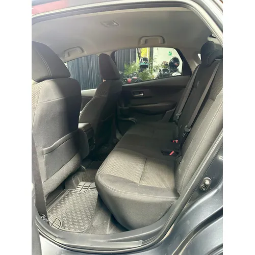 Toyota Yaris E 2024 Gris Caracas