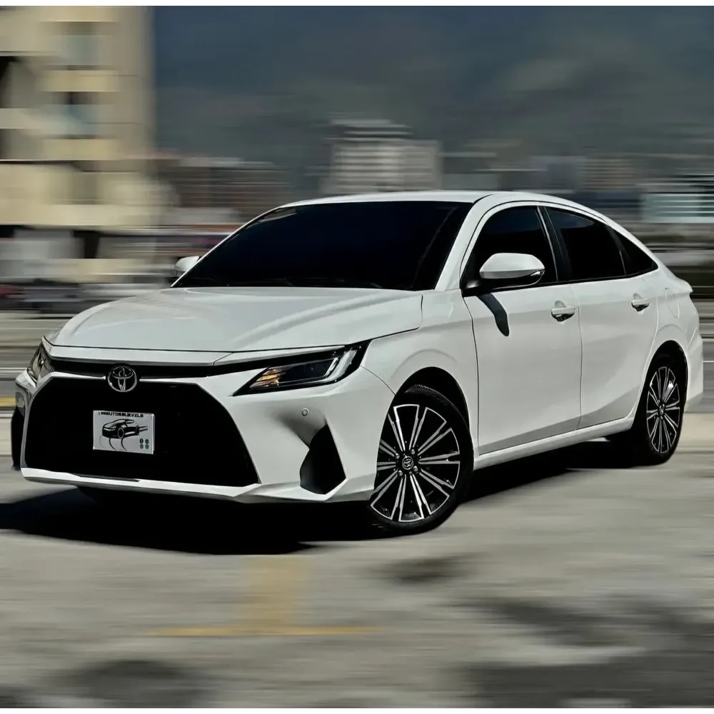 Toyota Yaris E 2024 Gris Caracas
