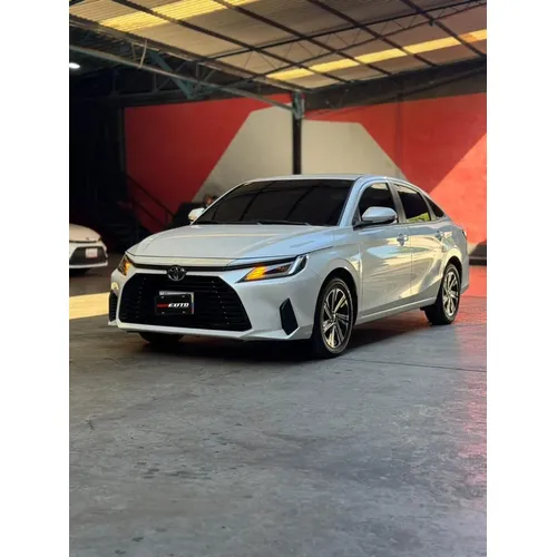 Toyota Yaris E 2024 Blanco Caracas