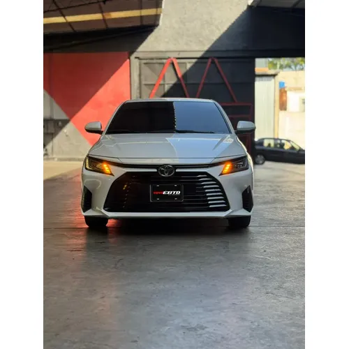 Toyota Yaris E 2024 Blanco Caracas