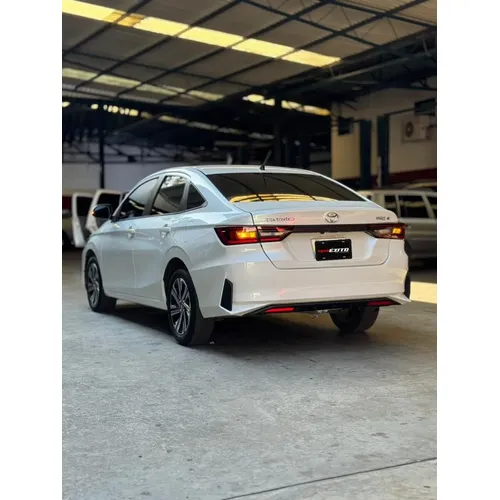 Toyota Yaris E 2024 Blanco Caracas