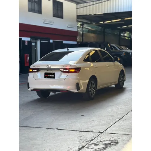 Toyota Yaris E 2024 Blanco Caracas