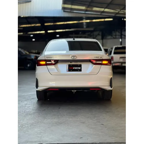 Toyota Yaris E 2024 Blanco Caracas