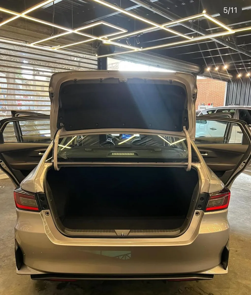 Toyota Yaris E 2024 Beige Caracas