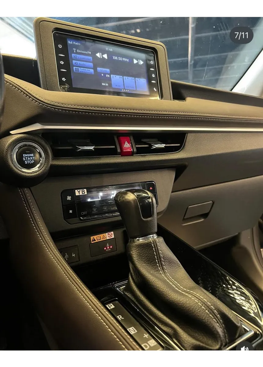 Toyota Yaris E 2024 Beige Caracas