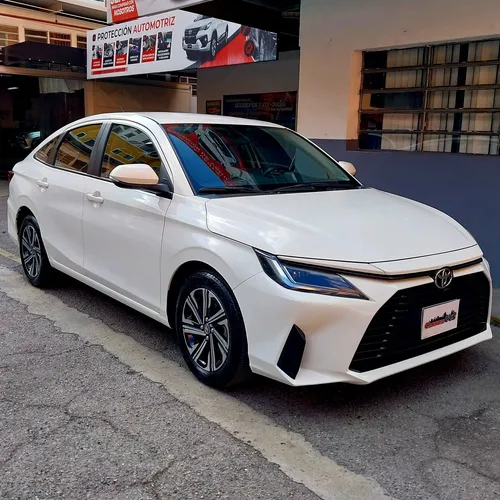 Toyota Yaris E 2025 Blanco Caracas