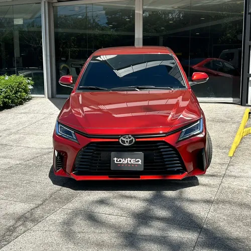 Toyota Yaris E 2025 Rojo Los Teques