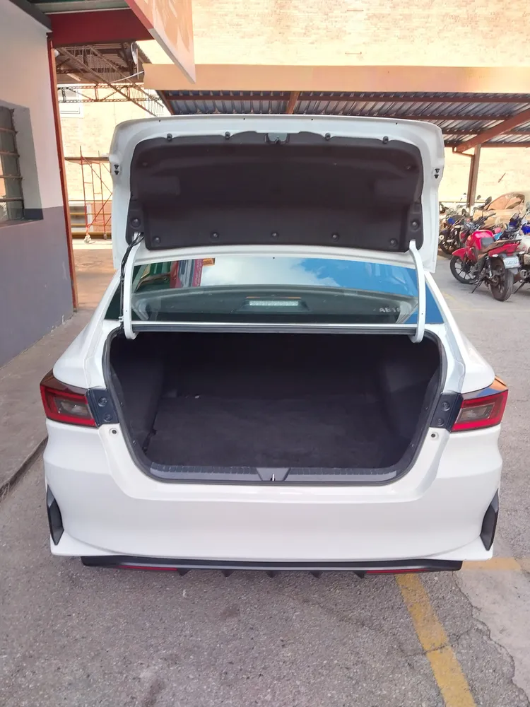 Toyota Yaris E 2025 Blanco Caracas