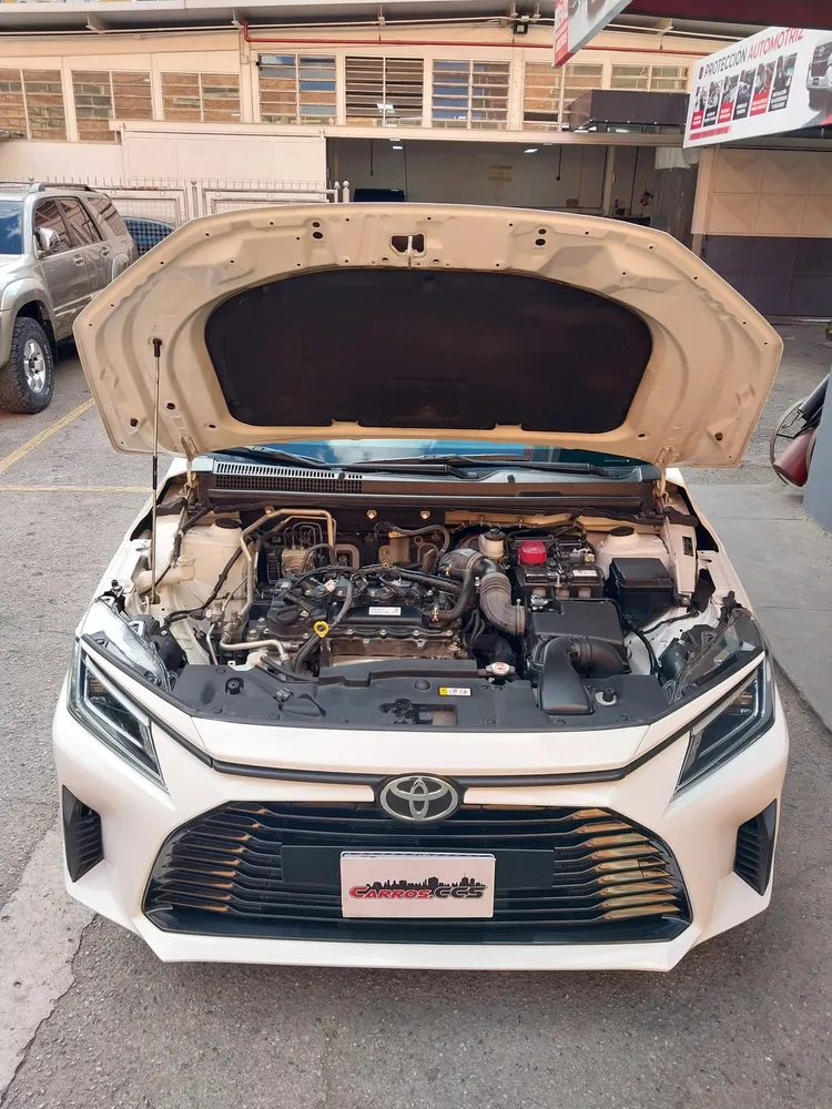 Toyota Yaris E 2025 Blanco Caracas
