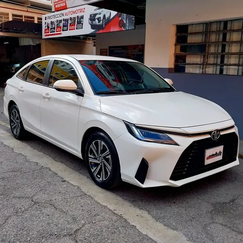 Toyota Yaris E 2025 Blanco Caracas