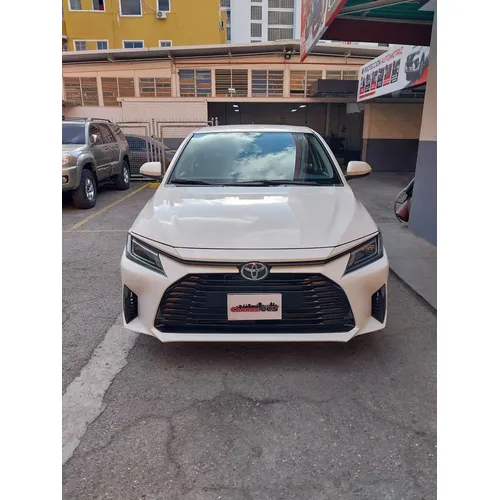 Toyota Yaris E 2025 Blanco Caracas