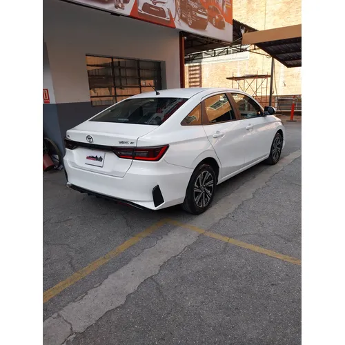 Toyota Yaris E 2025 Blanco Caracas