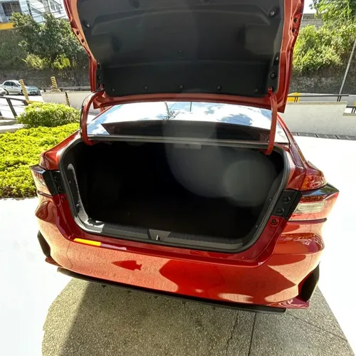 Toyota Yaris E 2025 Rojo Los Teques