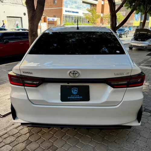 Toyota Yaris E 2025 Blanco Caracas
