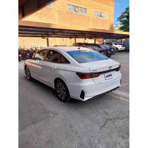 Toyota Yaris E 2025 Blanco Caracas