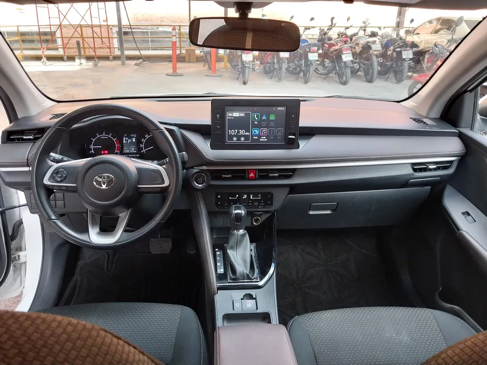 Toyota Yaris E 2025 Blanco Caracas