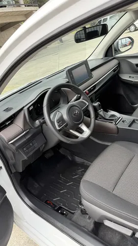 Toyota Yaris E 2025 Blanco