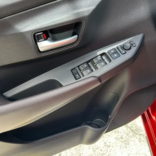 Toyota Yaris E 2025 Rojo Los Teques