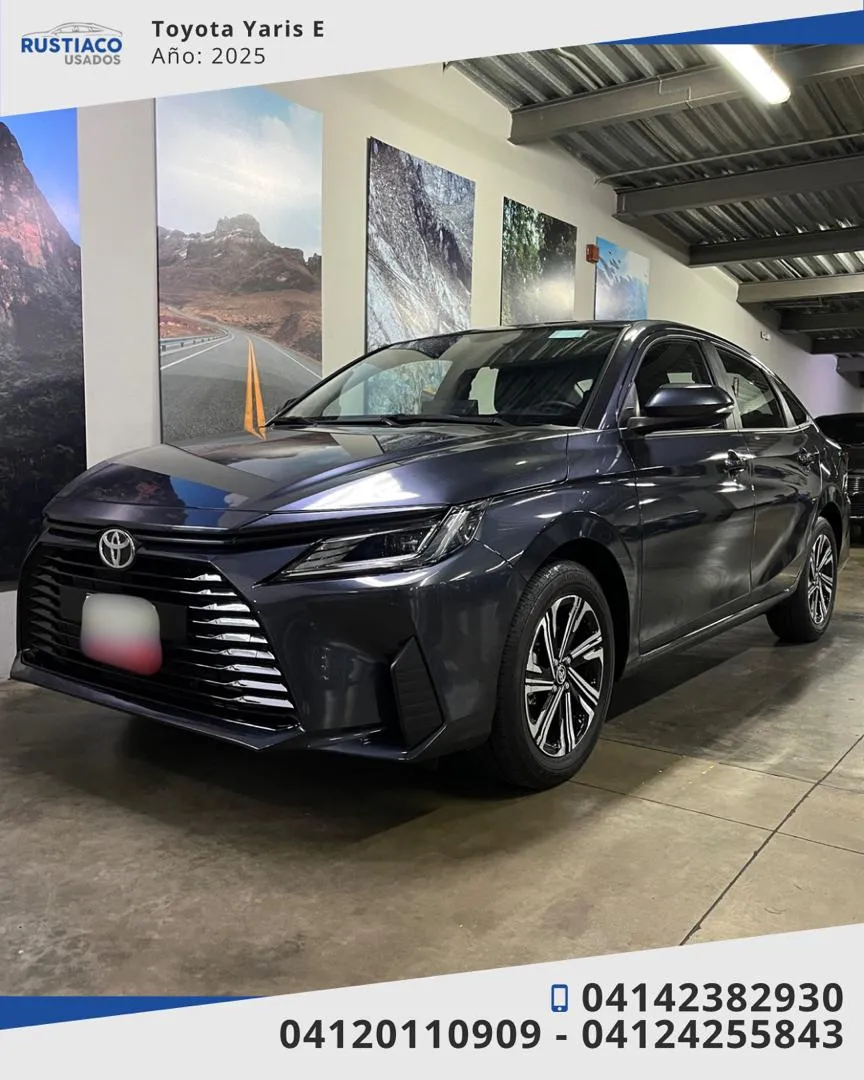Toyota Yaris E 2025 Gris Caracas