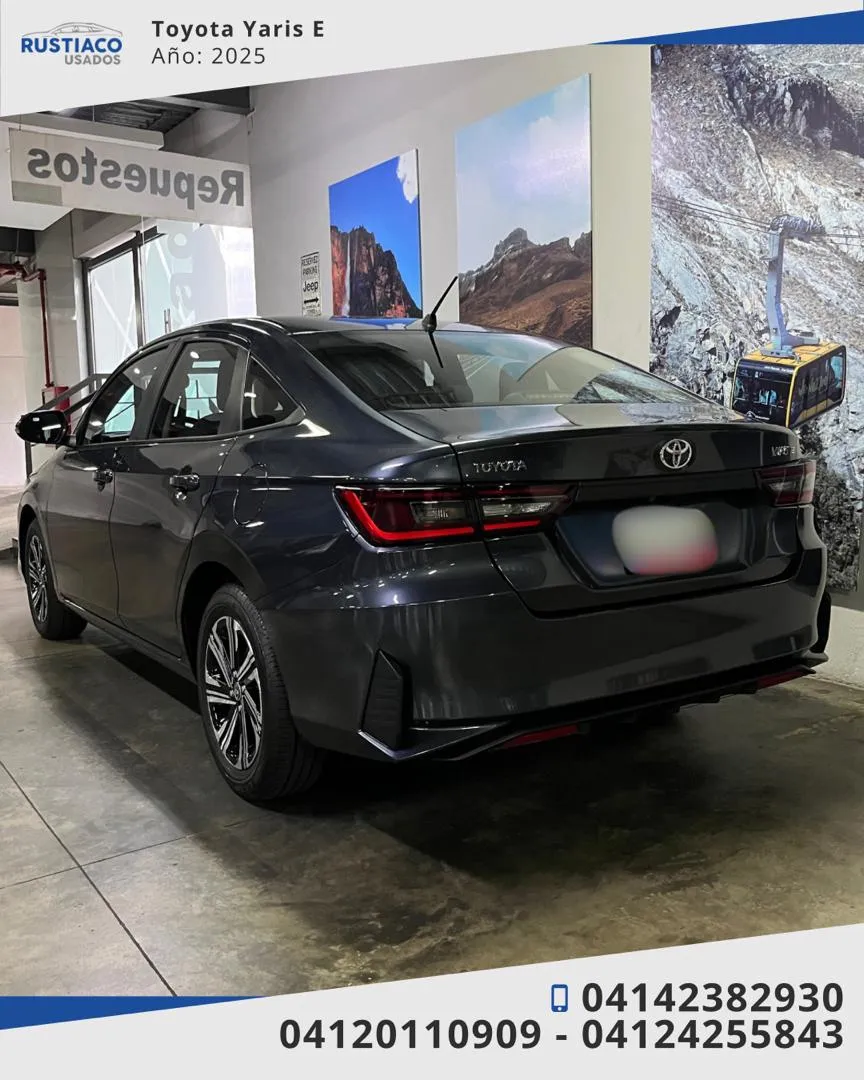Toyota Yaris E 2025 Gris Caracas