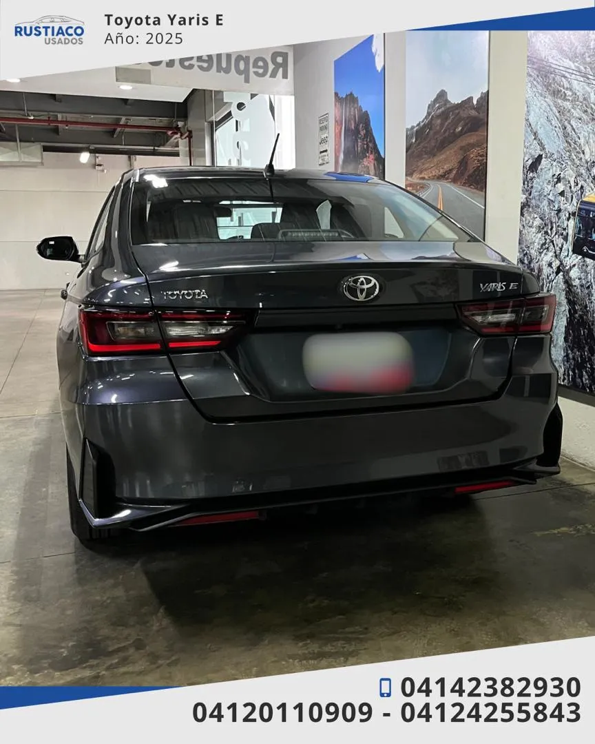 Toyota Yaris E 2025 Gris Caracas