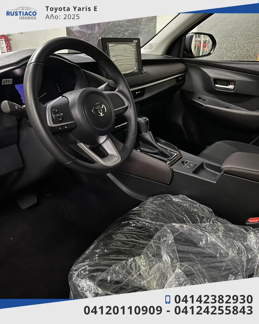 Toyota Yaris E 2025 Gris Caracas