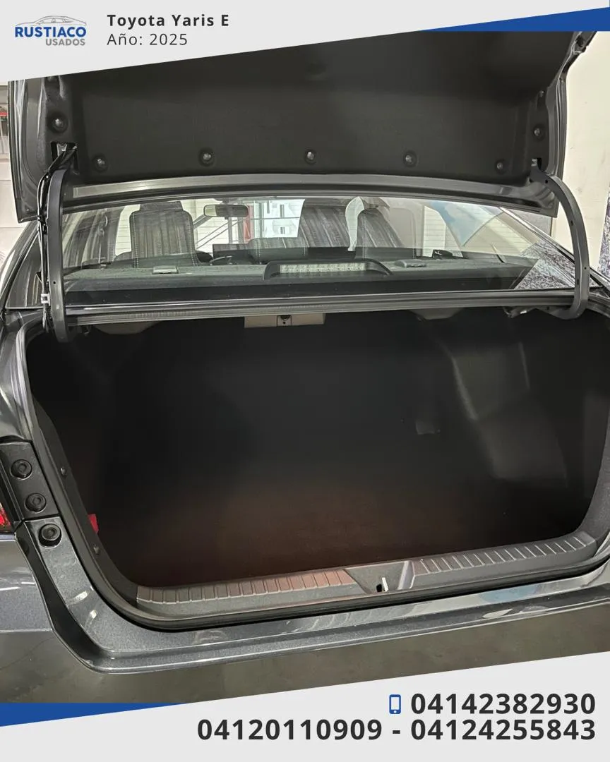 Toyota Yaris E 2025 Gris Caracas