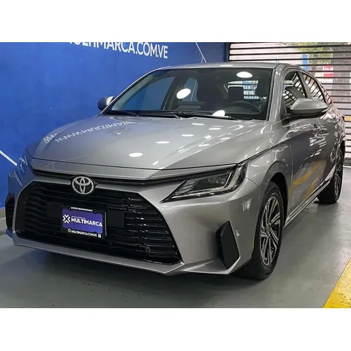 Toyota Yaris E 2026 Plateado Caracas