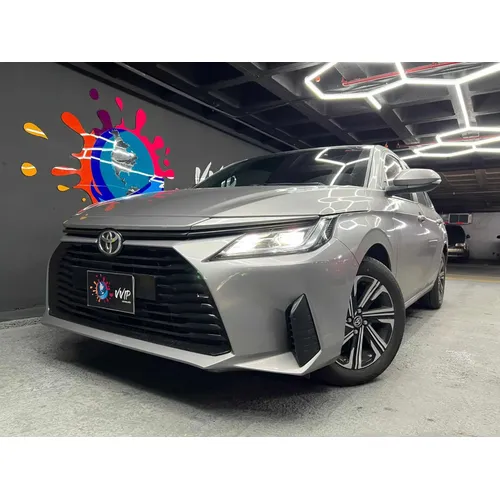 Toyota Yaris E 2023 Gris Caracas