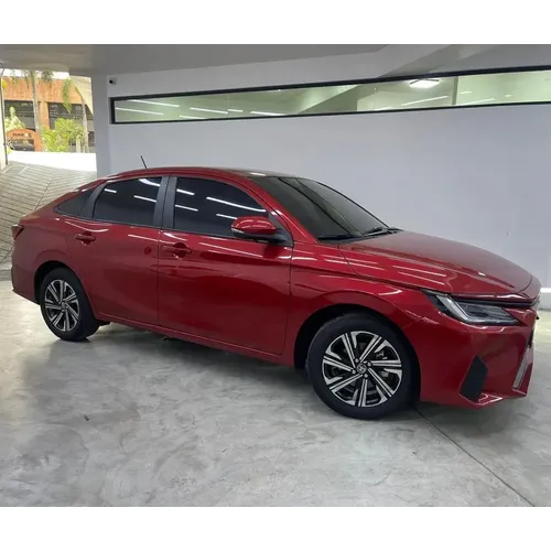 Toyota Yaris E 2024 Rojo Caracas