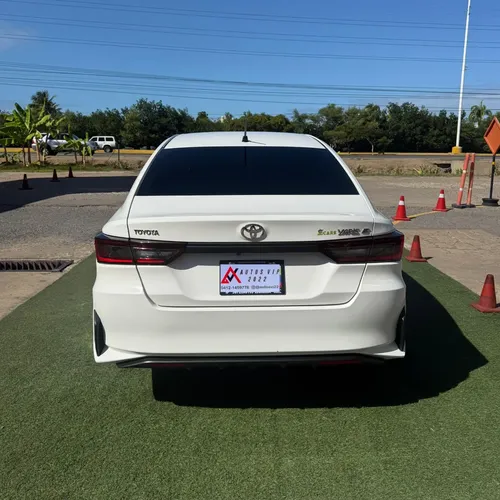Toyota Yaris E 2024 Blanco Lechería