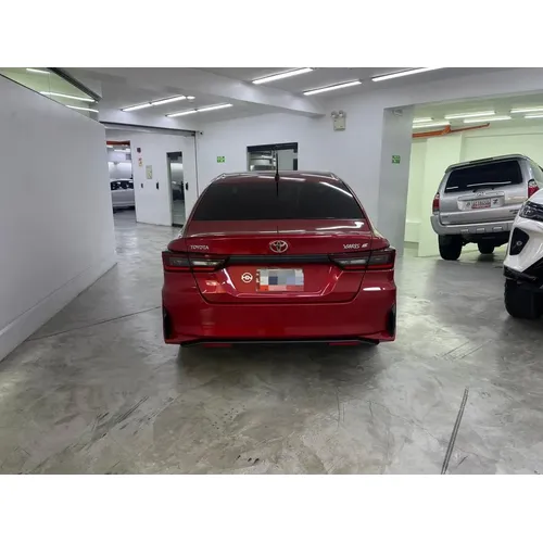 Toyota Yaris E 2024 Rojo Caracas