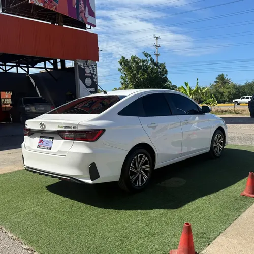 Toyota Yaris E 2024 Blanco Lechería