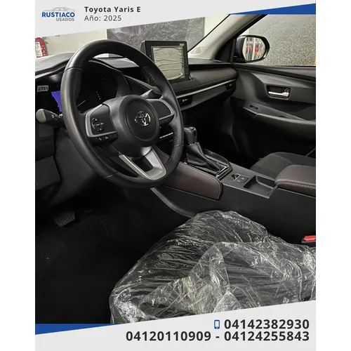 Toyota Yaris E 2025 Gris Caracas