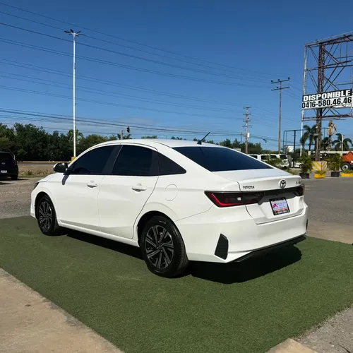 Toyota Yaris E 2024 Blanco Lechería