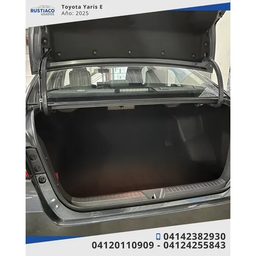 Toyota Yaris E 2025 Gris Caracas