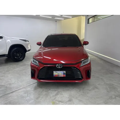 Toyota Yaris E 2024 Rojo Caracas